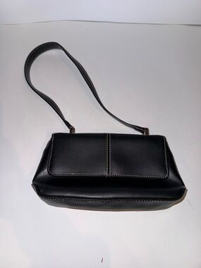 Liz Claiborne Black Shoulder Bag with Contrast Stitching